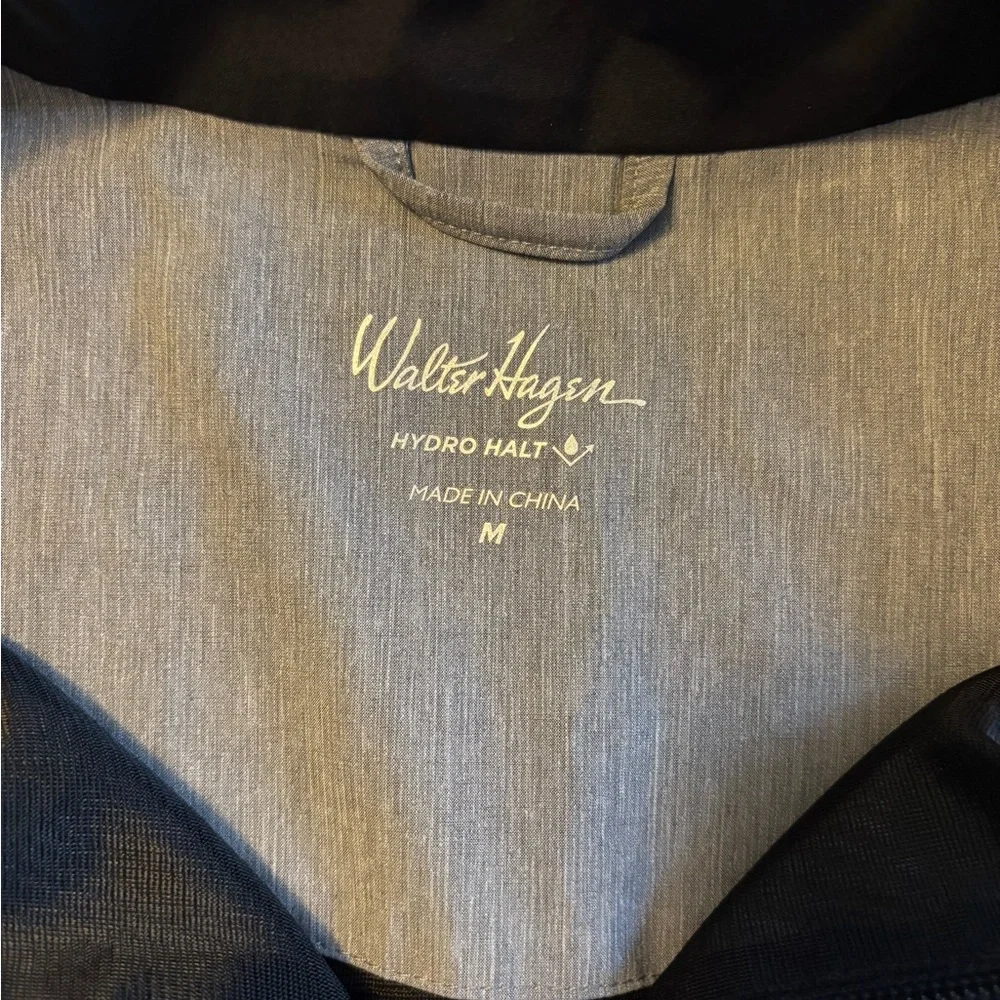 Walter Hagen hydro halt golf jacket. SZ Medium. 1/4‎ zip. Pockets pullover.